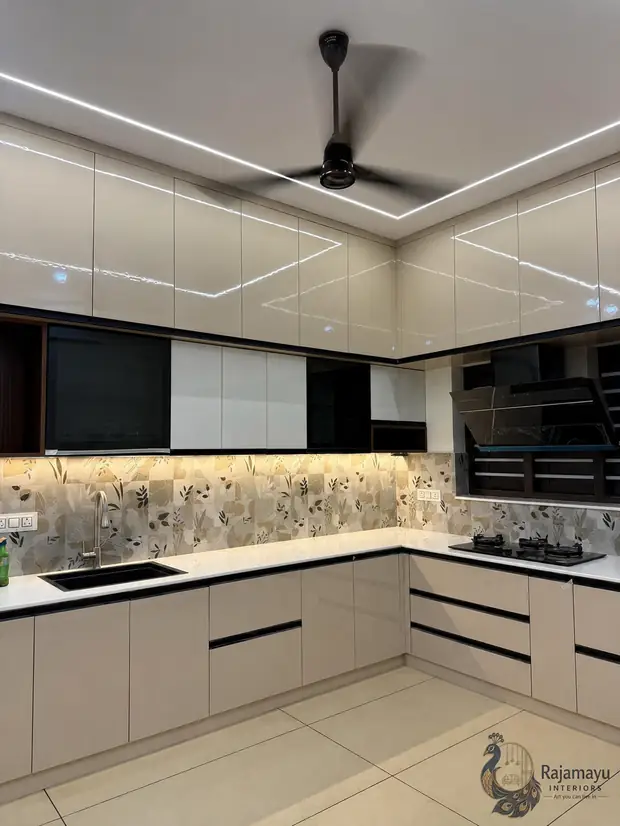 Kitchen with patterned backsplash