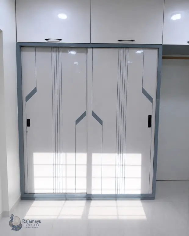 Three-door sliding wardrobe