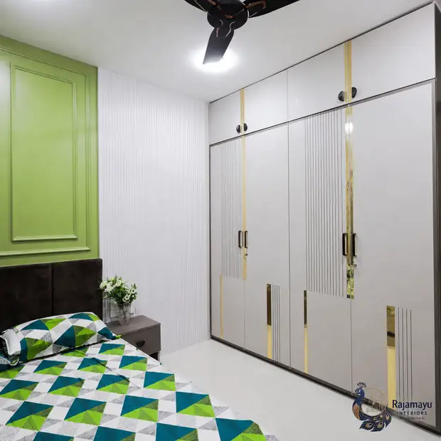 Sliding wardrobe with etched glass